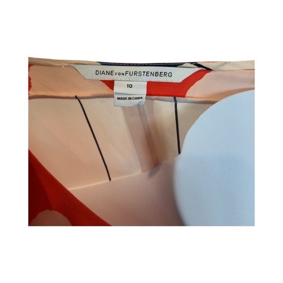 Diane Von Furstenburg Abigail Silk Keyhole Blouse -String Dot Poppy Print sz 10 - Picture 8 of 8